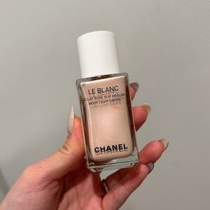 CHANEL Le Blanc Rosy Light Drops Highlighter